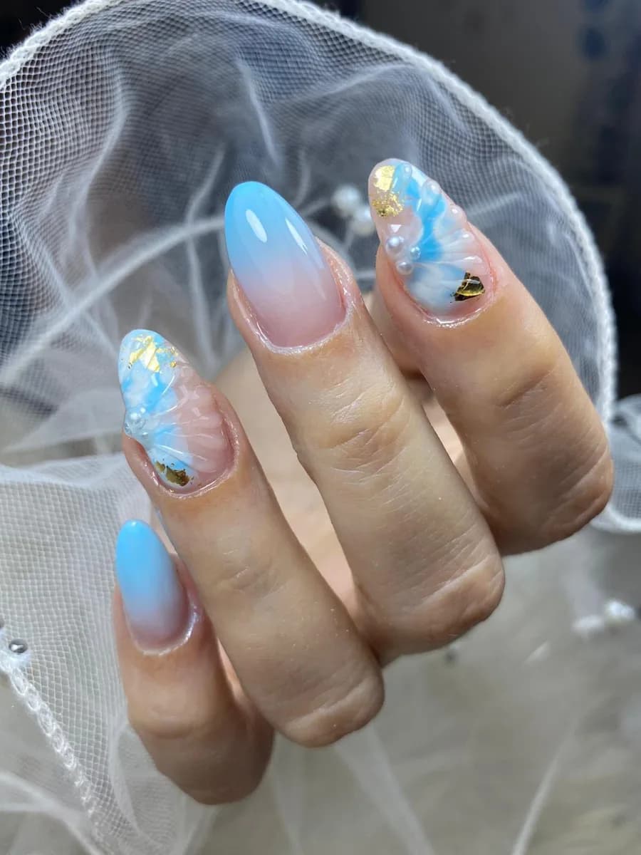 Degradado azul cielo con detalles