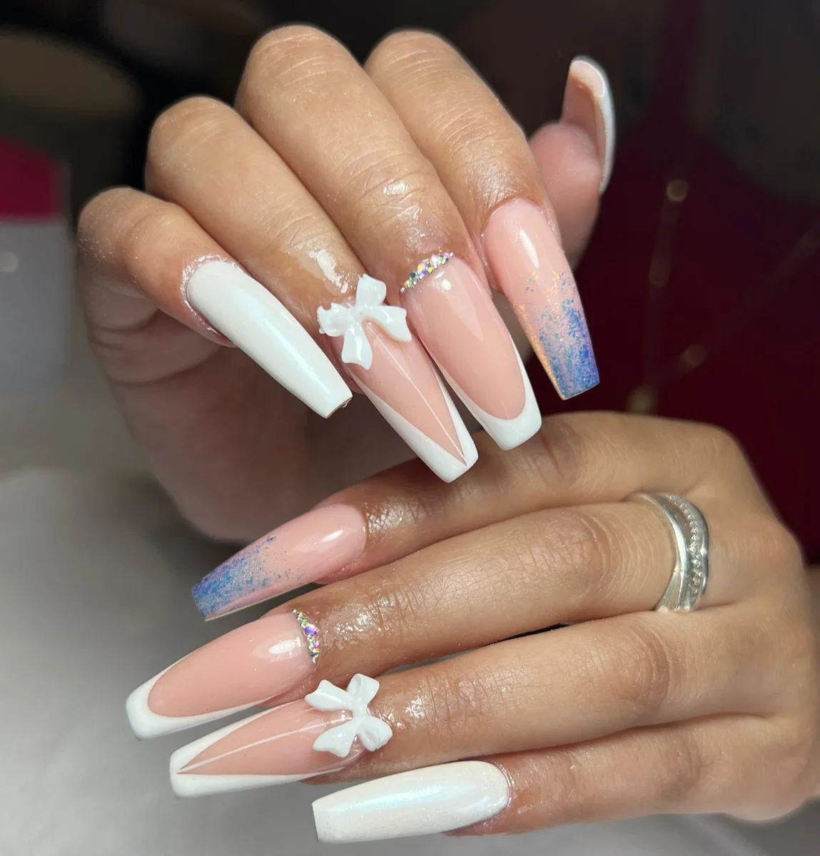 Blanco con lazos