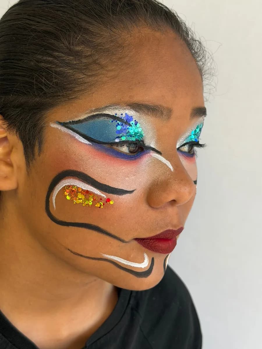 Maquillaje artístico de ojos, detalle