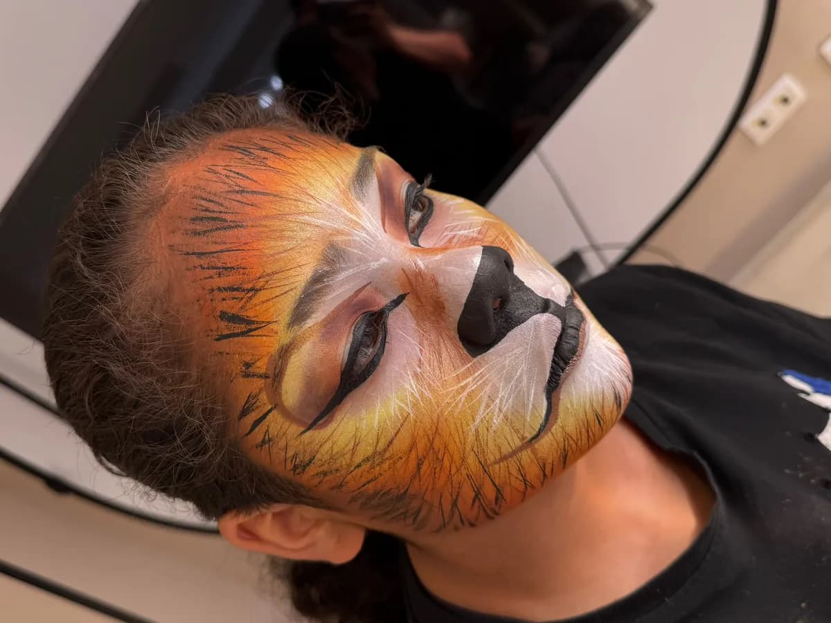 Maquillaje de fantasía felino, detalle del trabajo