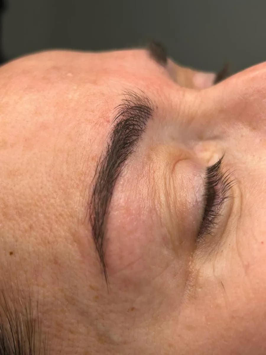 Microblading pelo a pelo, primer plano