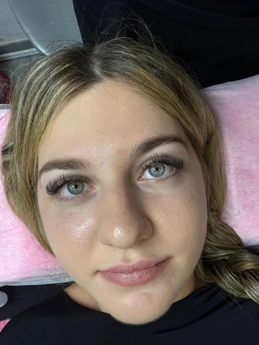 Extensiones de pestañas, mirada abierta